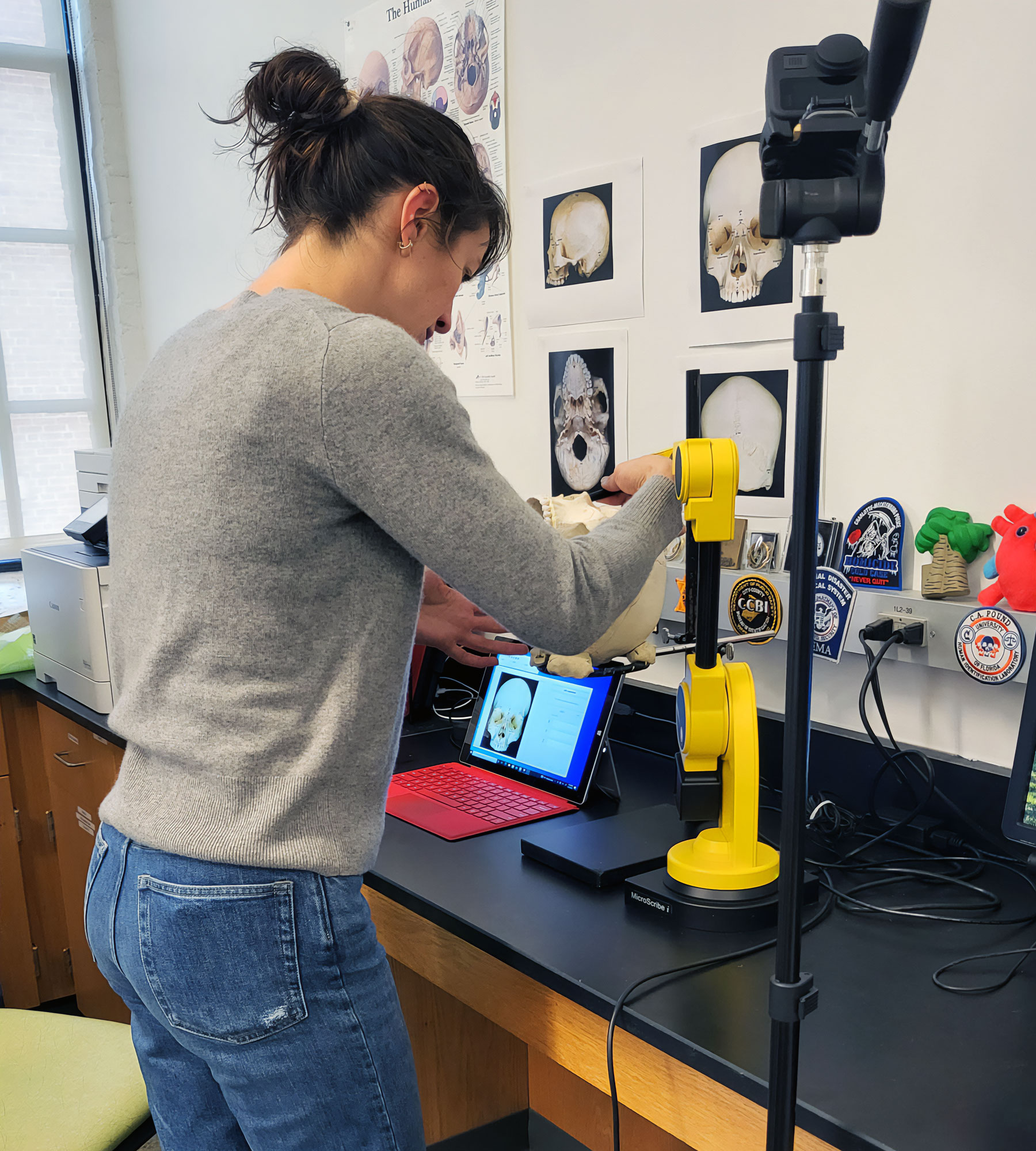 Forensic Anthropologist using 3D-ID with LaMP